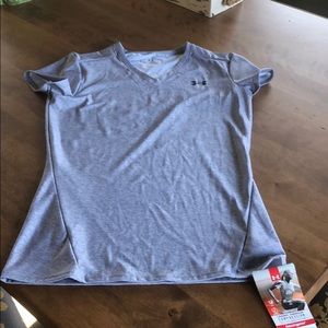 Under Armour women’s heat gear v-neck shirt